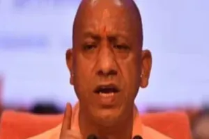  यूपी में सभी जिलाधिकारियों को निर्देश: अवैध गतिविधि बर्दाश्त नहीं... घुसपैठियों की पहचान करें अधिकारी 