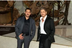   'Karan-Arjun reunion'... अबु धाबी में सलमान और शाहरुख, डायनासोर फ़ॉसिल्स देखते नज़र आए एक्टर्स 