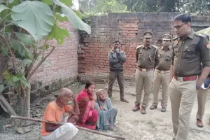 बाराबंकी में अधेड़ की हत्या कर तिरपाल में छिपाया शव:  गले सिर पर चोट के निशान, छोटे भाई पर शक