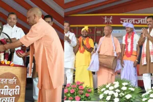 लखनऊ में मुख्यमंत्री ने जनजाति भागीदारी उत्सव का किया शुभारंभ: जननायक बिरसा मुंडा को किया नमन 