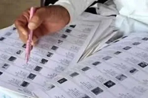  भदोही में तीन BLO सम्मानित:  SIR-2026 अभियान पूरा करने पर जिलाधिकारी ने किया सम्मानित 