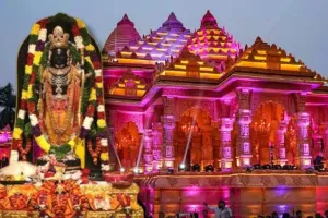   'सिर पर मुकुट, रत्न जड़ित पोषाक' ...श्रद्धालुओं के लिए खुल गए कपाट, राम मंदिर और हनुमानगढ़ी में लगी कतार