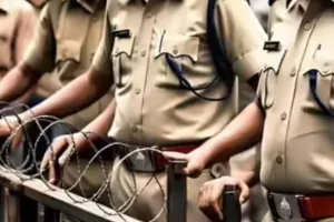 यूपी पुलिस और SOG टीम की कार्रवाई :  दो वांछित आरोपी मुठभेड़ में गिरफ्तार, लूट मामले मे वांछित थे आरोपी