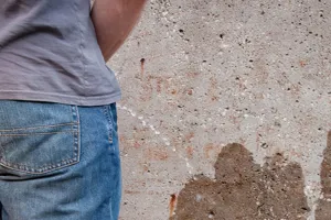 घिनौनी हरकत: खेत में दंपति को पीटा फिर जूते में भरकर पिलाया पेशाब