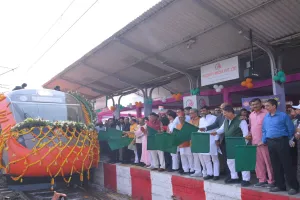 Bareilly: जंक्शन पहुंची लखनऊ-सहारनपुर वंदे भारत...बरेली को तीसरी सेमी हाईस्पीड ट्रेन मिलने का दिखा उत्साह 