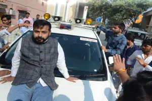 Bareilly : नगर निगम बना अखाड़ा...एबीवीपी नेताओं और अधिकारियों में हाथापाई, हंगामा