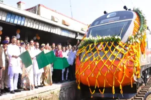 Moradabad: मुरादाबाद रेल मंडल को मिली नई वंदे भारत, रेलवे स्टेशन पर स्वागत