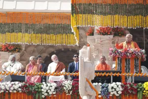 Ram Mandir Flag Hoisting: अयोध्या में धर्मध्वज का आरोहण, संत समाज आनंदित, बोले- सनातन गौरव का क्षण, धर्मध्वज से आलोकित हुआ धाम