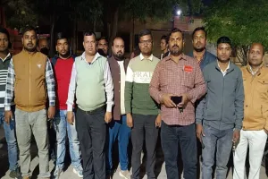 प्रधान ने एसआईआर फार्म फाड़ ताना तमंचा : महिला बीएलओ और लेखपाल को पीटा