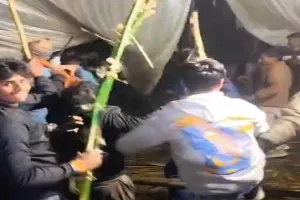 गोंडा : नेपाल से बुलाई गई थी डांसर, डांस पार्टी में बवाल, जमकर चले लाठी डंडे