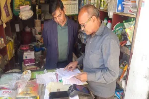 बाराबंकी : तीन उर्वरक बिक्री केंद्रों पर छापेमारी, लाइसेंस निलंबित