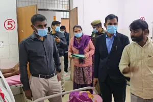 बाराबंकी : आयुष्मान कार्ड धारकों से पांच हजार की वसूली, सीडीओ के निरीक्षण में मरीजों ने दिया बयान, दो डॉक्टरों की जांच शुरू