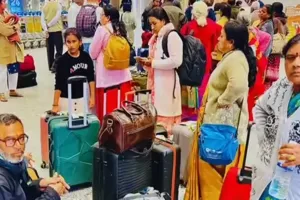 लखनऊ हवाई अड्डे पर दूसरे दिन भी उड़ानें बाधित, यात्री घंटों परेशान 