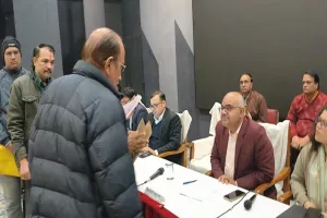 कानपुर : महीनों इधर से उधर चक्कर लगाते रहे, डीएम ने कर दिया समाधान, जानें पूरा मामला