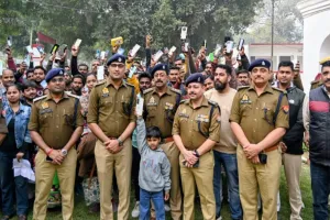 बाराबंकी पुलिस को मिला बड़ी कामयाबी: 30 लाख के 160 गुम मोबाइल बरामद, स्वामियों को सौंपे