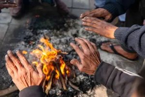 उत्तर भारत में ठंड का प्रकोप जारी : जम्मू-कश्मीर के कई हिस्सों में तापमान शून्य से नीचे  