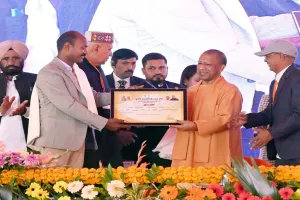 पद्मश्री किसान रामसरन के द्वार पहुंची सरकार, सीएम योगी ने बाराबंकी से शुरू की किसान पाठशाला, प्रगतिशील किसानों का किया सम्मान