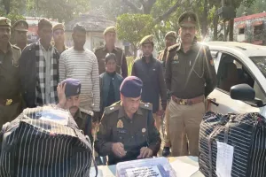 सुलतानपुर पुलिस ने 33 किग्रा गांजे के साथ तीन तस्करों को किया गिरफ्तार, दो कार व तीन लाख की नगदी बरामद