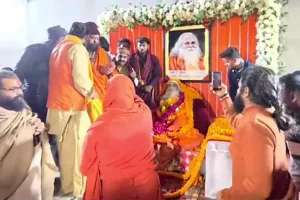 अयोध्या : राम विलास वेदांती के पार्थिव शरीर को सरयू नदी में दी गई जल समाधि, मुख्यमंत्री योगी ने अर्पित की श्रद्धांजलि 