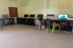 Barabanki News: लाखों खर्च कर भी कंप्यूटर शिक्षा ठप, अधर में बच्चों का भविष्य