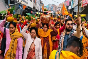 बाराबंकी : भव्य कलश यात्रा और झांकियों ने मोहा मन, कल से श्री रामकथा और महायज्ञ का होगा शुभारंभ