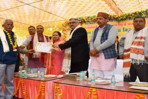 बाराबंकी : किसान सम्मान दिवस पर भव्य मेला, 104 कृषक सम्मानित