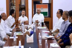 CWC Meeting :   कांग्रेस शुरू करेगी ‘मनरेगा बचाओ अभियान’, राहुल गांधी ने PM मोदी पर योजना खत्म करने का लगाया आरोप