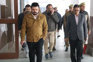 रामपुर : डीएम के निरीक्षण में 16 कर्मचारी मिले गैर हाजिर, मांगा स्पष्टीकरण