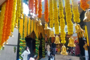 काशी में हुआ बाबा बटुक भैरव का त्रिगुणात्मक श्रृंगार, 1100 बटुकों का किया गया विशेष पूजन 