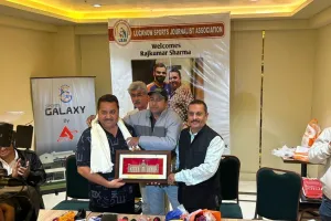 विराट कोहली के कोच राजकुमार शर्मा को मिला विशेष सम्मान, लखनऊ में सजी खेल हस्तियों की महफ़िल