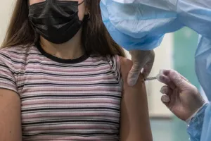  यूपी बनेगा टीका लगाने वाला 14वां राज्य...अफसरों को मिली ट्रेनिंग, सरकारी अस्पतालों में जल्द आएगी सर्वाइकल कैंसर वैक्सीन