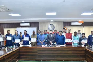 Barabanki SIR News :  उत्कृष्ट कार्य के लिए 14 बीएलओ सम्मानित, बोले गोप-किसी का वोट नहीं कटेगा, जल्द भरें फॉर्म 