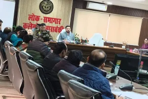 बाराबंकी : 29 ब्लैक स्पॉट पर जल्द पूरे हों सुधार कार्य, डीएम बोले- सड़क दुर्घटनाओं की रोकथाम के लिए उठाएं प्रभावी कदम 