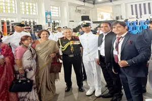 सुलतानपुर : सैन्य अफसर बनकर गांव लौटा बेटा तो आशीर्वाद देने उमड़ पड़ा पूरा इलाका, लंभुआ क्षेत्र का बढ़ा गौरव