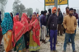 Barabanki suicide: मासूम बेटी को धक्का देकर ट्रेन के आगे कूदी मां, परिजनों में कोहराम