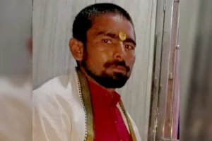 बदायूं : मंदिर में पूजा करने वाले सन्यासी का पेड़ पर लटका मिला शव