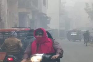 UP Weather Update : यूपी में कोहरे के कहर के बीच फिलहाल राहत नहीं देगी सर्दी, ट्रेनें घंटों लेट, 20 से ज्यादा फ्लाइटें कैंसिल