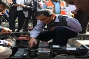 बाराबंकी : रेल संरक्षा आयुक्त ने ट्रैक, स्टेशन और सिग्नलिंग का बारीकी से किया निरीक्षण