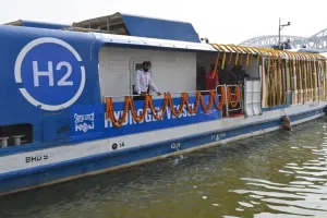 काशी को मिली देश की पहली हाइड्रोजन जलयान की सौगात, नमो घाट से केंद्रीय मंत्री सोनोवाल ने झंडी दिखाकर किया रवाना, जानें खसियात