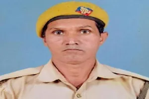 गोंडा न्यूज : ट्रैक्टर ट्रॉली की चपेट में आने से बाइक सवार पीआरडी जवान की मौत, साथी घायल 