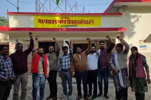 बाराबंकी : अतिरिक्त कार्यभार के विरोध में सांकेतिक आंदोलन