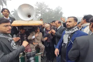 Rampur : पश्चिमी यूपी में HC बेंच की मांग को भरी हुंकार, सड़क पर उतरे अधिवक्ता