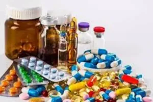 नमी ने बिगाड़ी सरकारी दवाओं की हालत:  रैपर खोलते ही चूरा हो रहीं गोलियां, कई बार शिकायत के बावजूद नहीं हो रहा सुधार