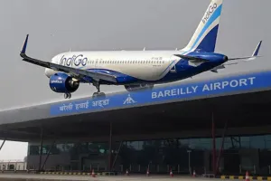 Bareilly : मुंबई-बरेली फ्लाइट निरस्त...सैकड़ों यात्रियों को झटका