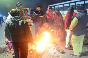 Bareilly: दावों में गर्माहट...मगर शहर की अलाव व्यवस्था पड़ी ठंडी,नहीं पहुंच पा रही लकड़ी