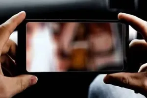 शर्मनाक: नहा रही थी साली, जीजा ने बना लिया वीडियो...अब दे रहा वायरल करने की धमकी