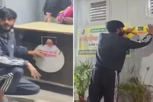 Bareilly: बाबर और मदनी के पोस्टर शौचालय पर लगाए...पुलिस ने शुरू की जांच