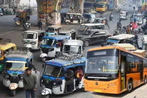 Bareilly : ऑटो वालों के नेटवर्क से नहीं परवान चढ़ रही सिटी बस सेवा