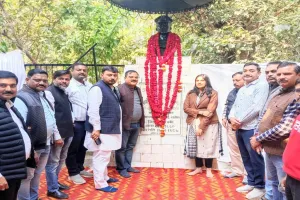 बाराबंकी : फ्लाइट लेफ्टिनेंट शंकर दयाल को दी गई श्रद्धांजलि, मेधावी छात्रों और समाजसेवकों को किया गया सम्मानित