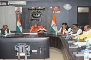 मुख्‍यमंत्री योगी ने आजमगढ़ में एसआईआर के लिए जनप्रतिनिधियों को किया जागरूक, तय की अधिकारियों की जवाबदेही